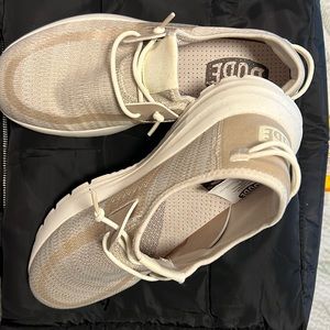 Hey Dude Sneakers Sz 9 Tan